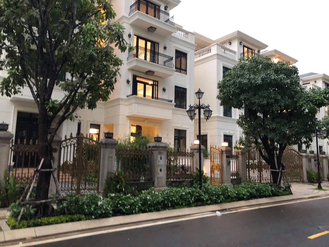 biệt thự vinhomes golden river bason